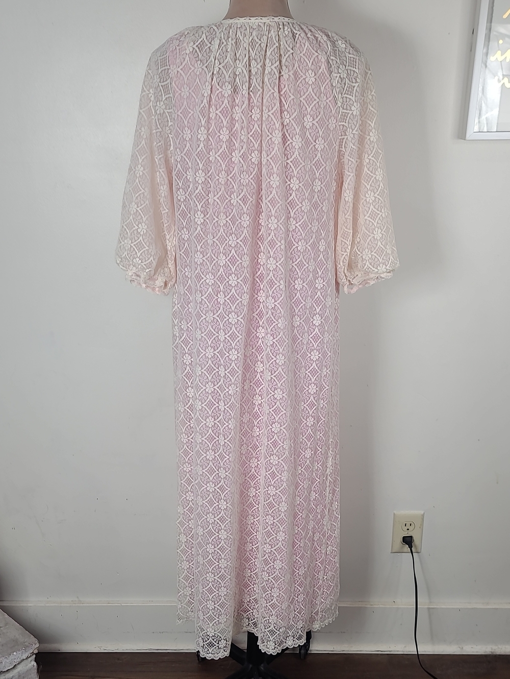 Vtg MCM ILGWU 2-Piece Pink & Cream Sheer Lace Peignoir & Nylon Nightgown Set M - Picture 4 of 16